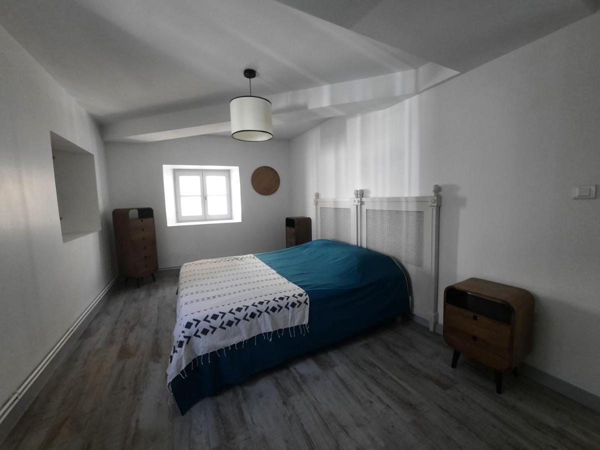 Duplex Place Du Marche Saint-Jean-dʼAngély Eksteriør bilde